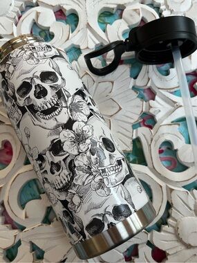 NWOT Hydrapeak 32oz Water bottle